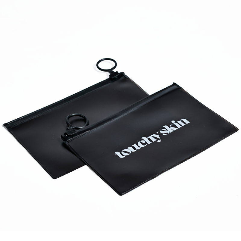 Black frosted ring zipper bag