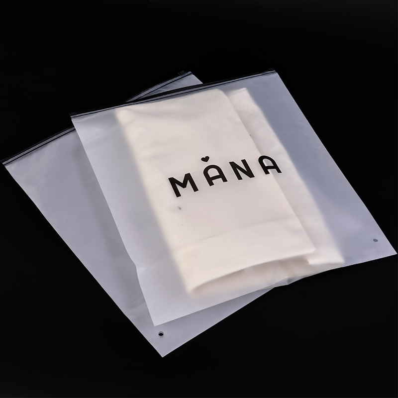 MANA black chain and white frosted zipper bag
