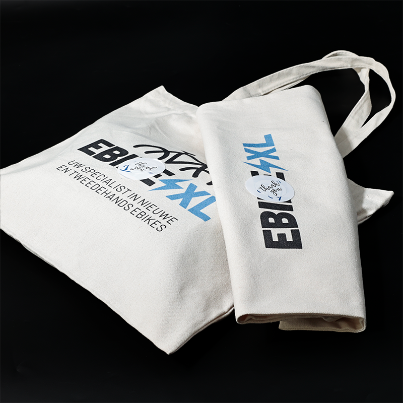 White canvas tote bag 3.31