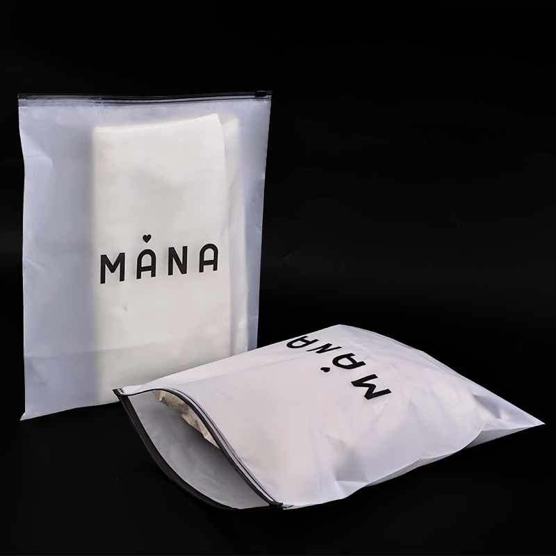 MANA black chain and white frosted zipper bag