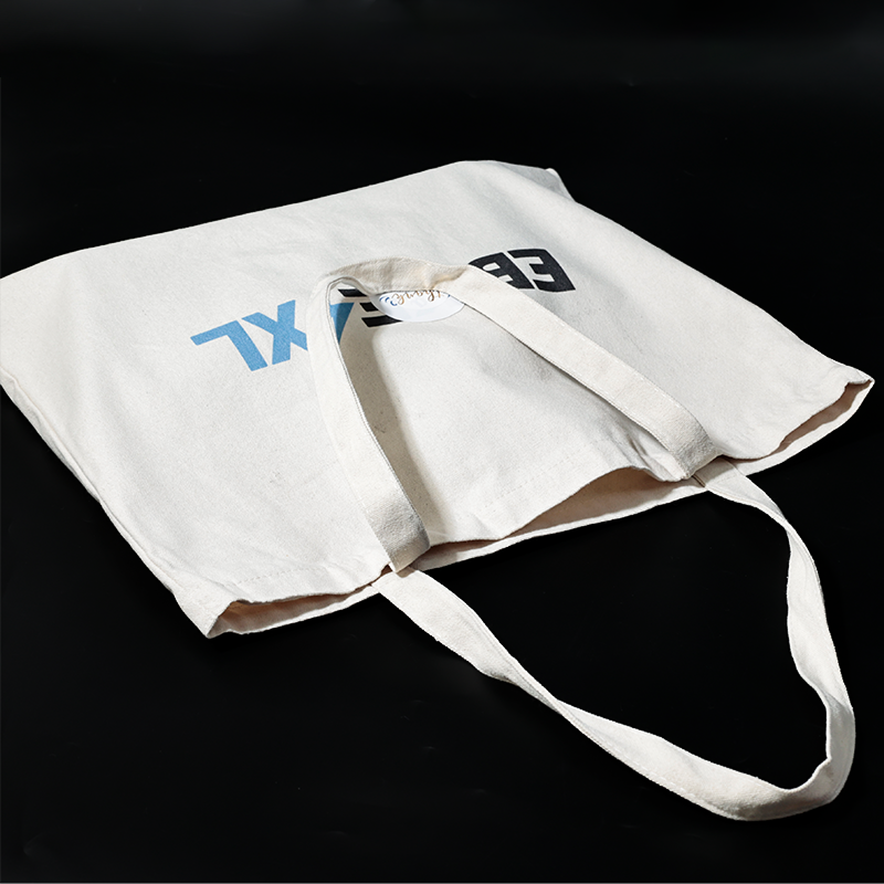 White canvas tote bag 3.31