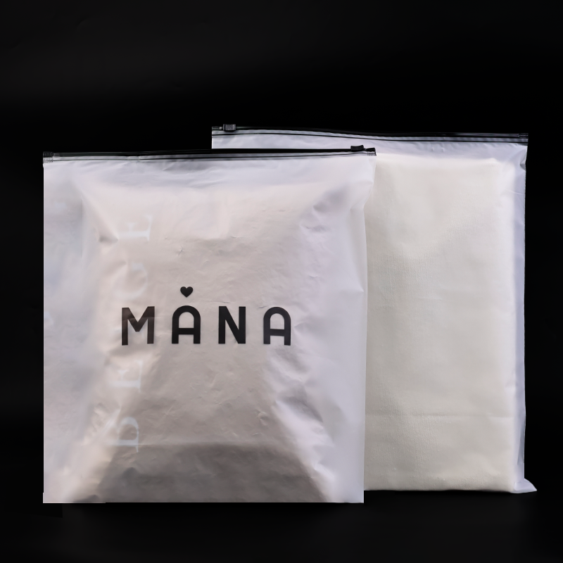 MANA black chain and white frosted zipper bag