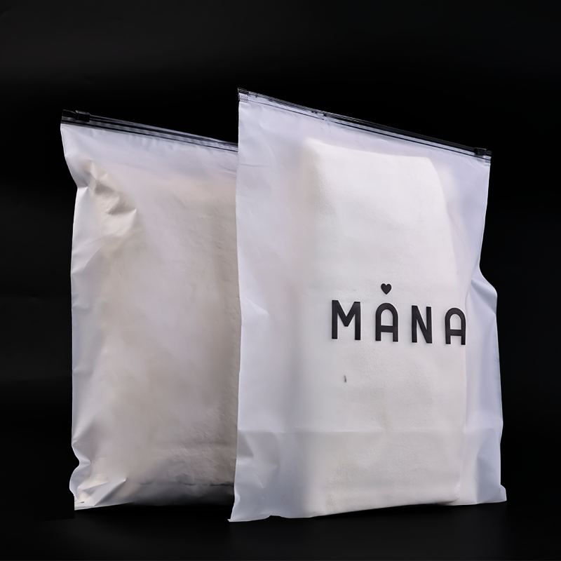 MANA black chain and white frosted zipper bag