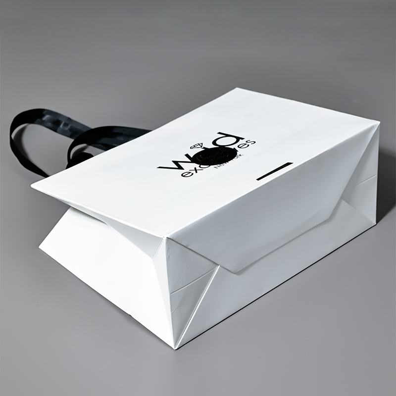 White small size tote bag