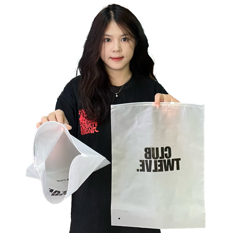 CLUB White frosted zipper bag