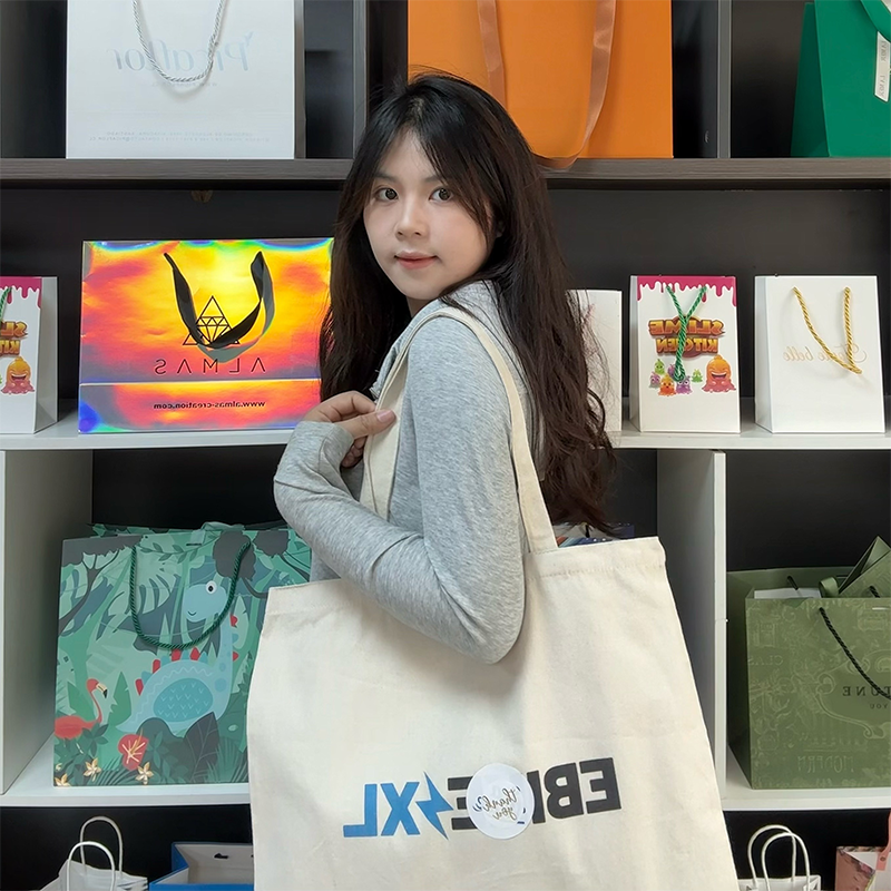 White canvas tote bag 3.31