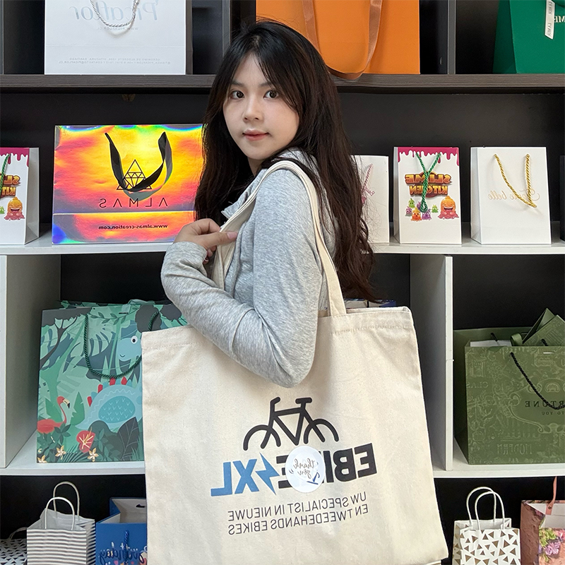 White canvas tote bag 3.31