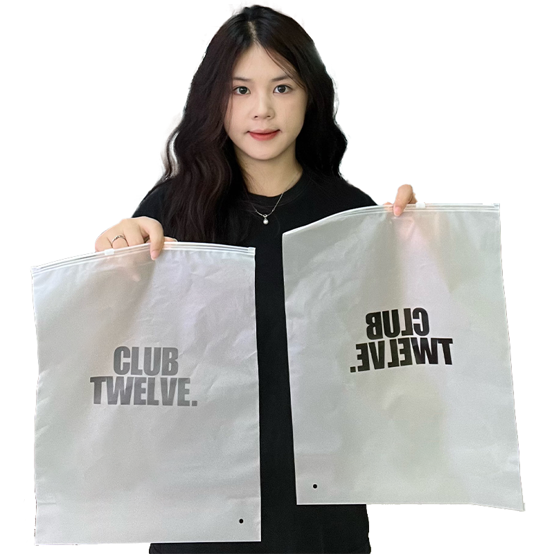 CLUB White frosted zipper bag