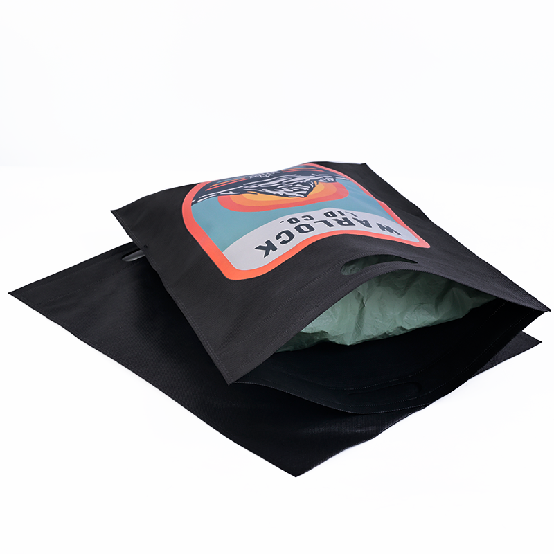 Black four-finger non-woven handbag 8.29