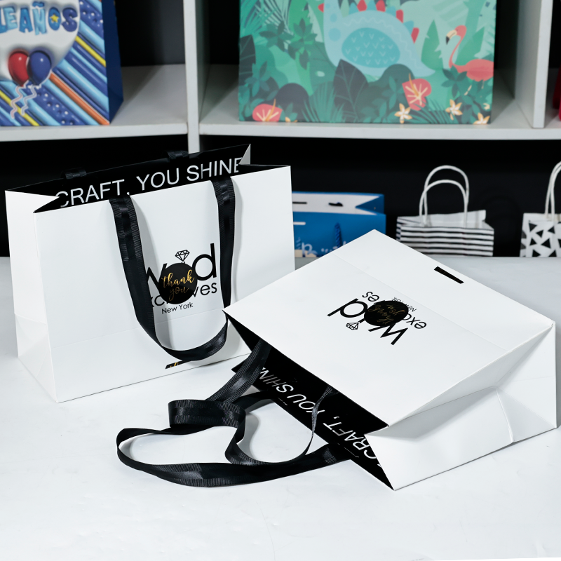 White small size tote bag