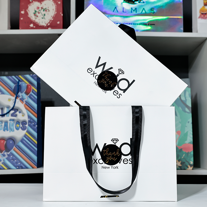 White small size tote bag