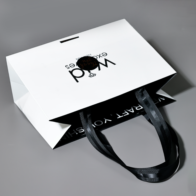 White small size tote bag