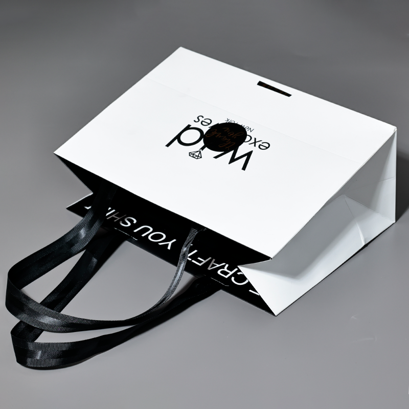 White small size tote bag