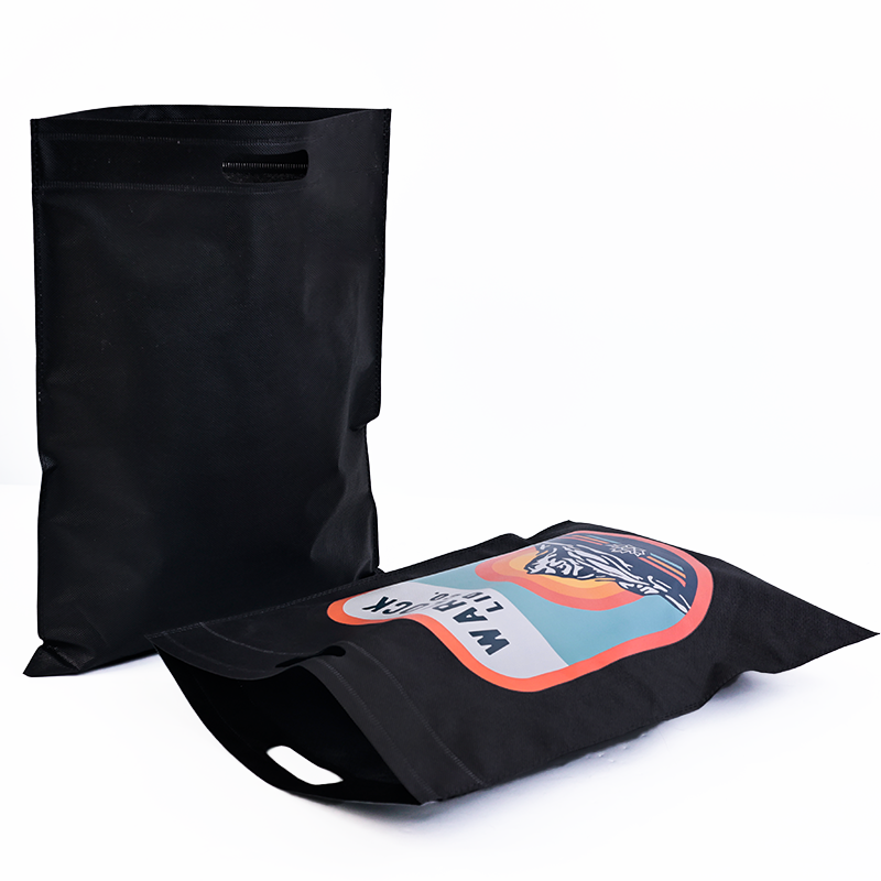 Black four-finger non-woven handbag 8.29