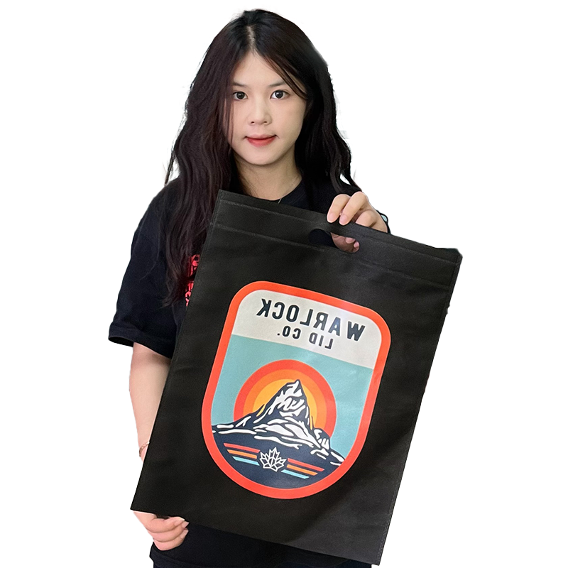 Black four-finger non-woven handbag 8.29