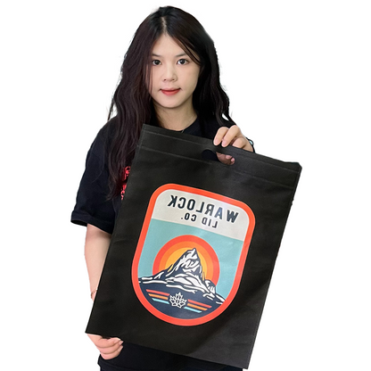 Black four-finger non-woven handbag 8.29